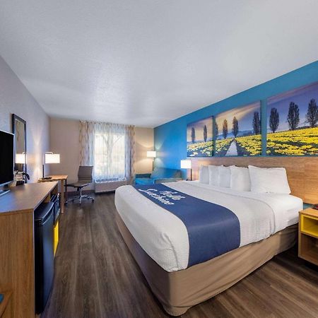Days Inn By Wyndham Lathrop Exterior photo